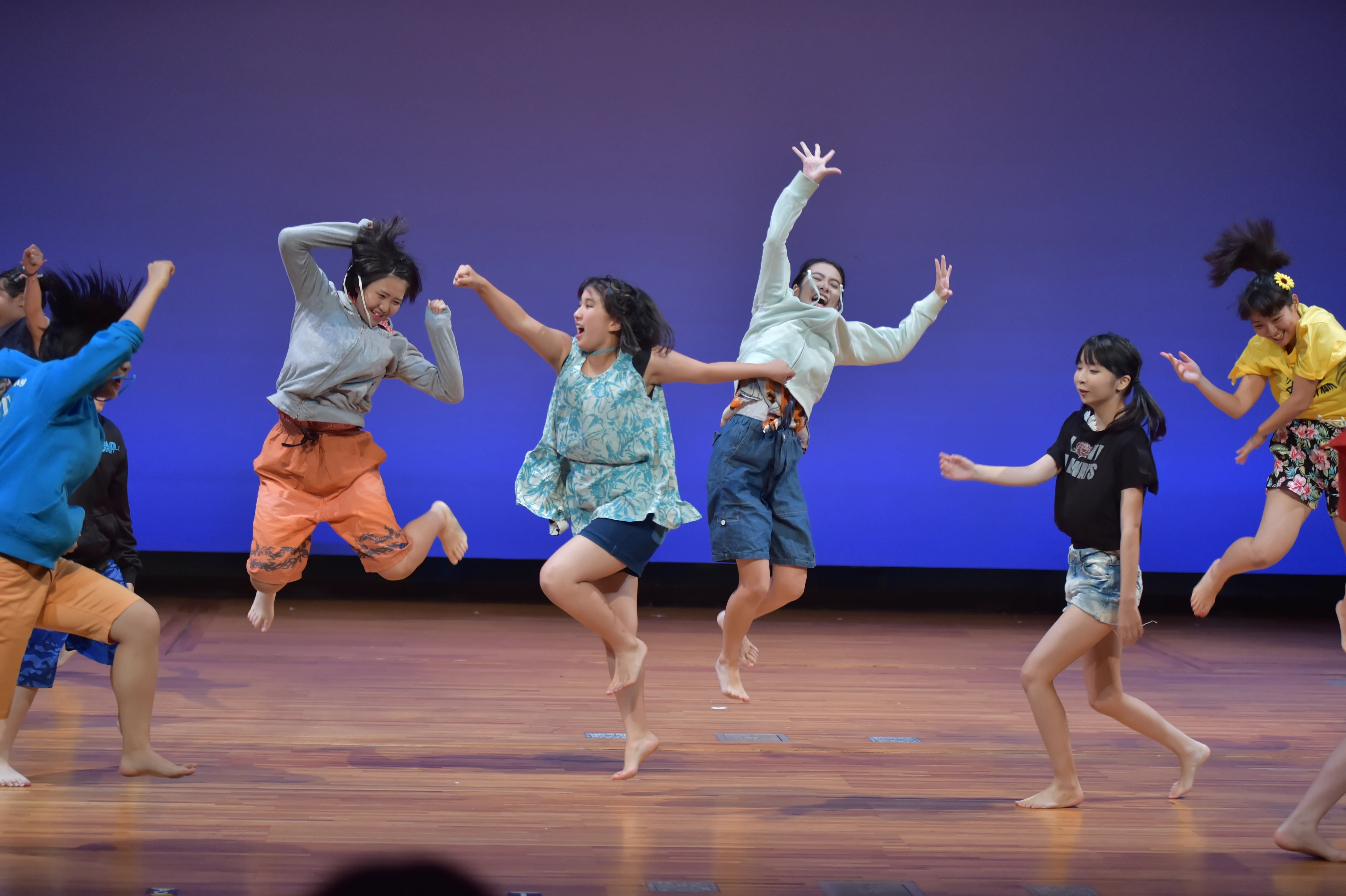 実績を積む舞台出演の機会